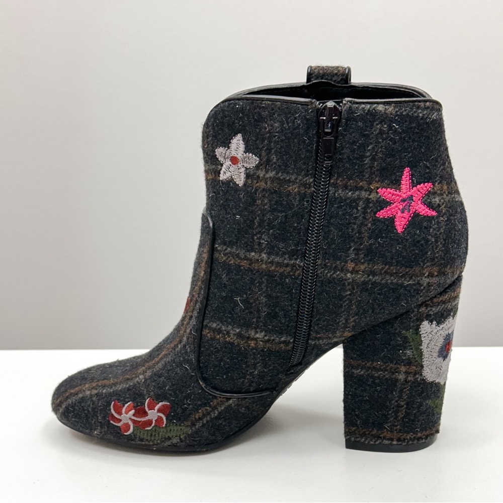 Indigo Rd Plaid w/ Floral Details Ankle Boots | 8